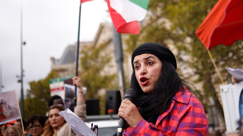Satrapi na protestu za prava žena u Iranu. Pariz, oktobar 2022. godine | Foto: EPA