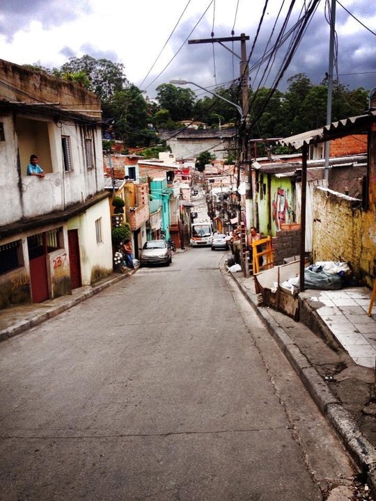 Estevao Silva da Conceicao mieszka z żoną i dwójką dzieci w slumsie (faweli) Paraisopolis na południu ponad dwudziestomilionowego Sao Paulo w Brazylii.