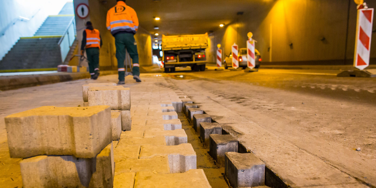 Naprawiają tunel na Dębcu 