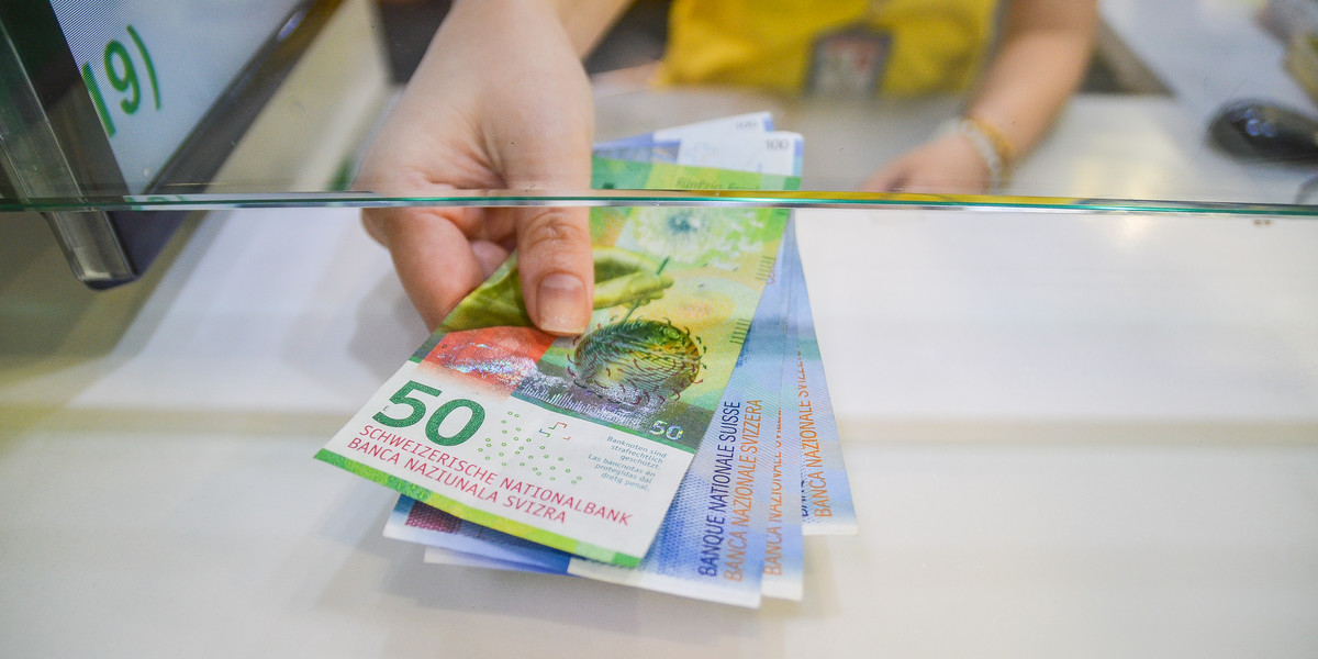 DNB Bank Polska oferuje klientom umorzenie części kwoty kredytu hipotecznego we frankach szwajcarskich lub w euro.