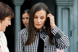 Kraljica Leticija elegantno crno odelo razbila ŠIK DETALJEM koji je ovog proleća NAJPOPULARNIJI IZBOR: Izgleda moćno i sofisticirano