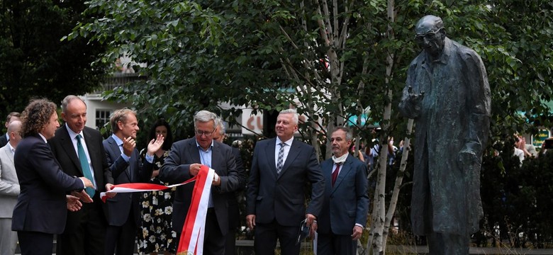 Odsłonięto pierwszy w Polsce pomnik  Bartoszewskiego. Wśród gości Tusk, Grodzki i Kwaśniewski