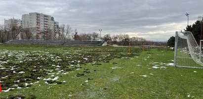 Dziki szał w Nowej Hucie. Oto, co stało się z boiskiem. Kibice załamani