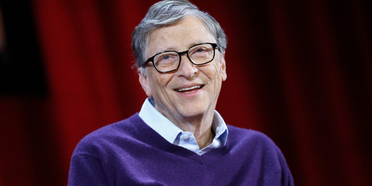 Współzałożyciel Microsoftu Bill Gates przyznał, że używa telefonu Samsung Fold 4. 