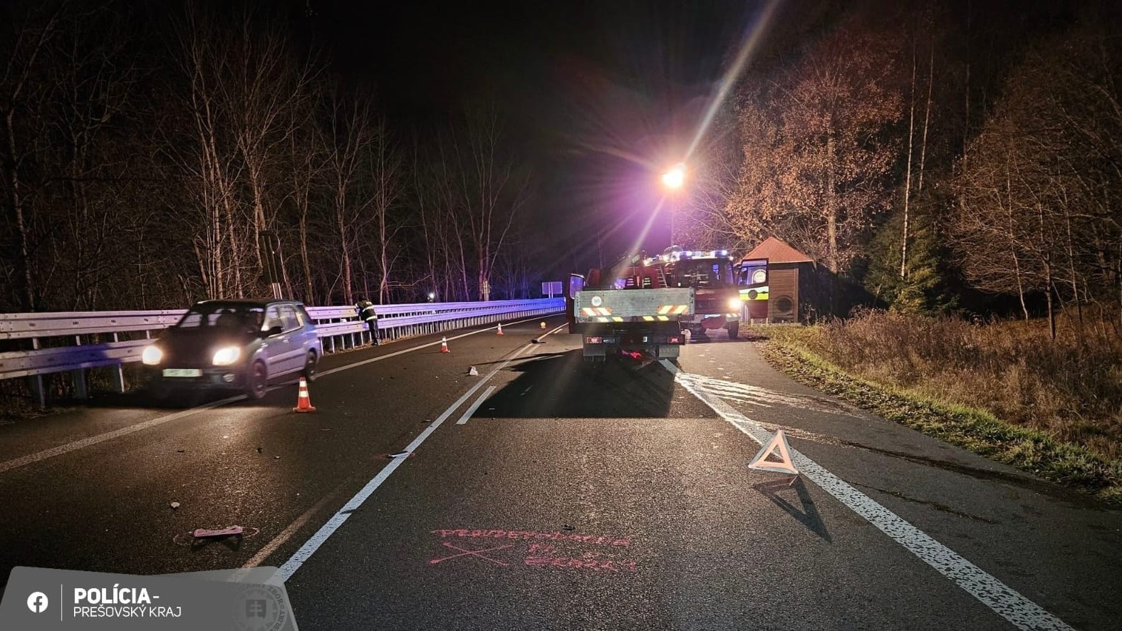 Následky zrážky auta s chodkyňou na ceste zo Starého Smokovca, 7. novembra 2025