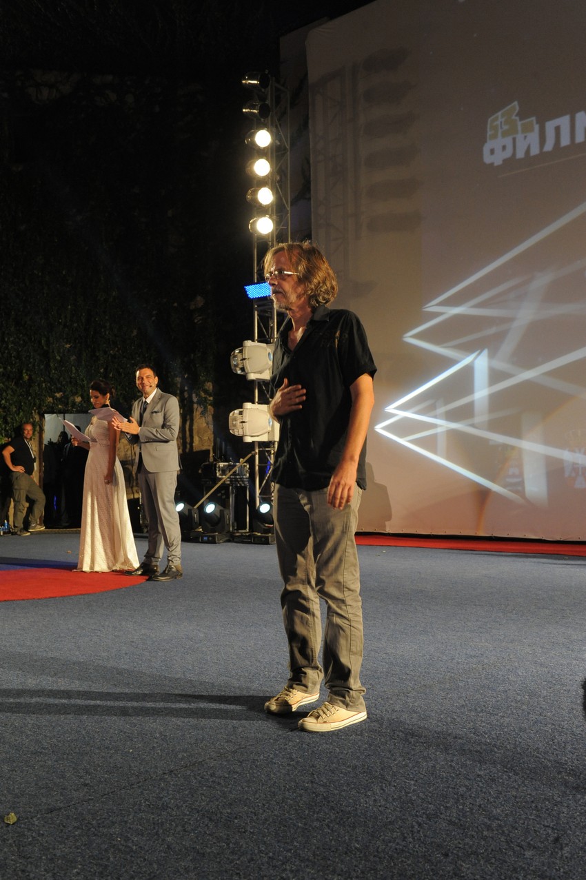 Srđan - Žika Todorović poklonio se u nedelju uveče niškoj publici nakon premijere filma "Južni vetar"