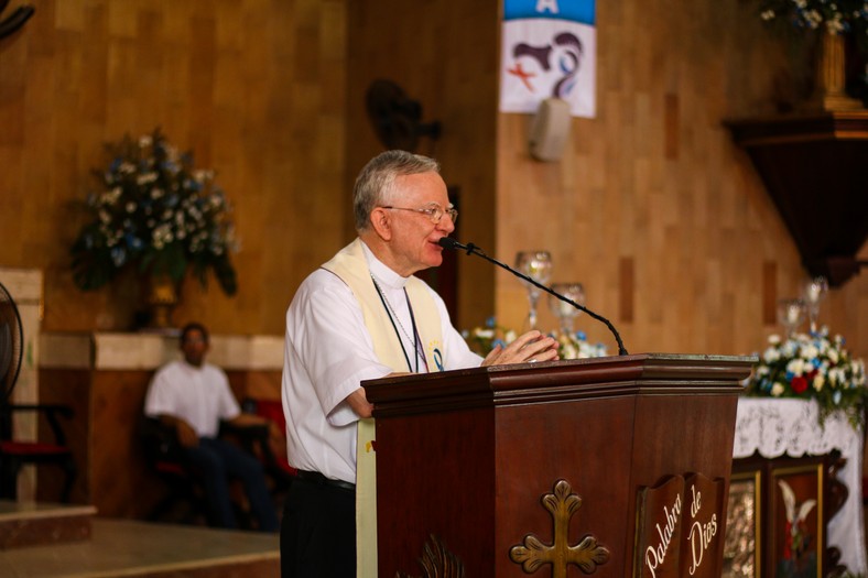 Abp Marek Jędraszewski w panamskiej  parafii Monagrillo