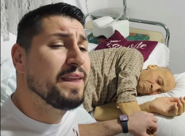 Elvis poslednji put peva ocu 