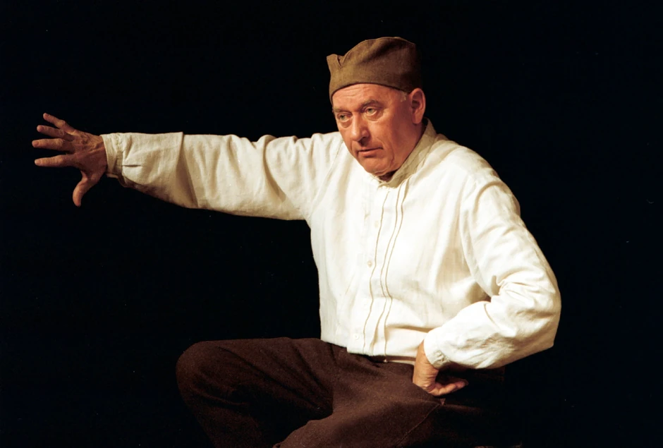 Fotografija iz predstave "Živoe život Tola Manojlović"