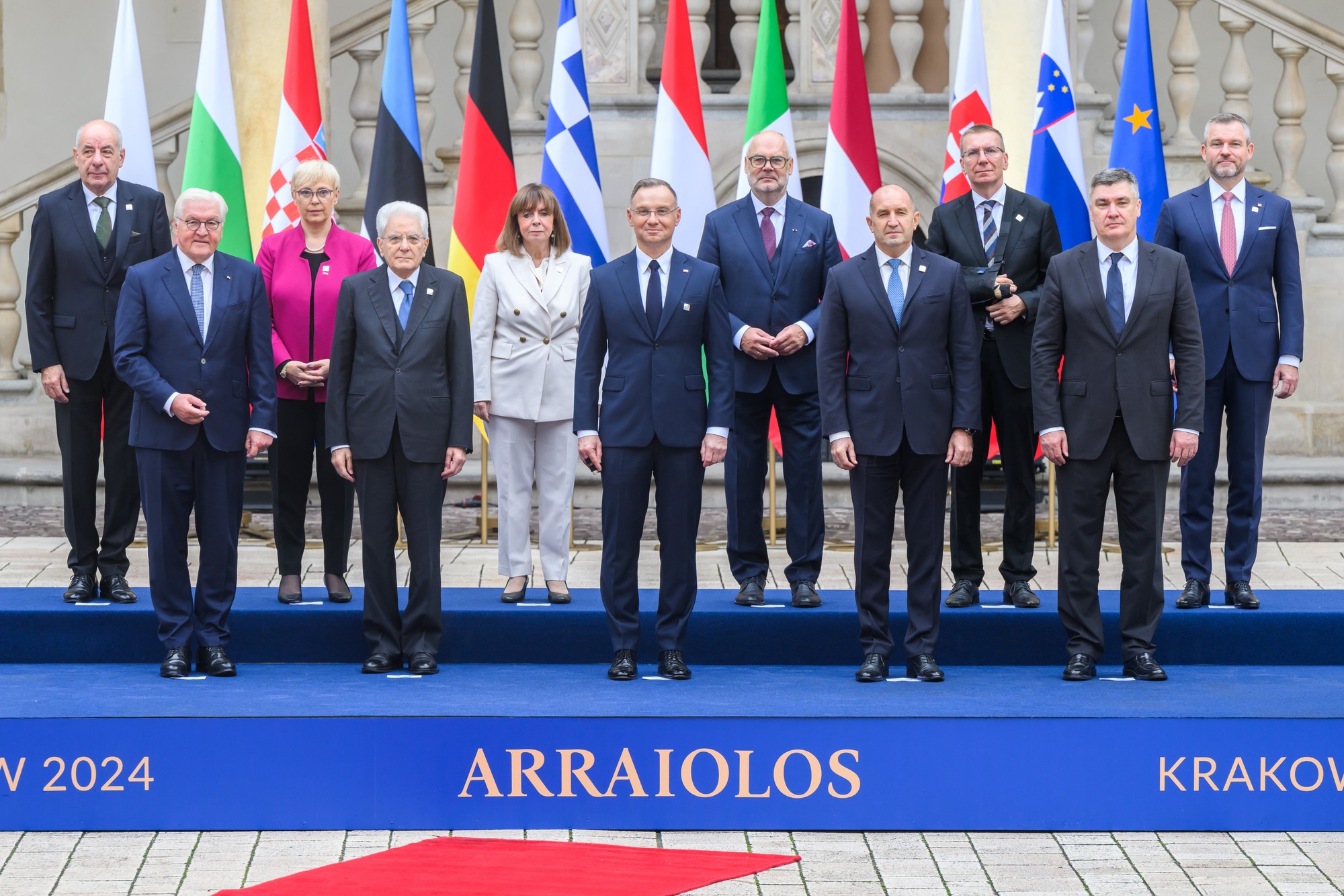 Skupinová fotografia počas stretnutia hláv štátov v rámci skupiny Arraiolos.