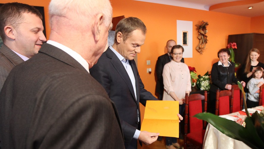 Donald Tusk przyjechał do rodziny zastępczej ze Strzałkowa