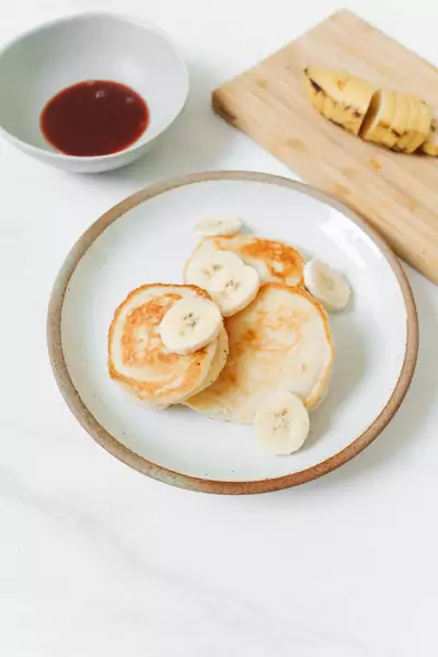 Bananowe pancakes / pexels-polina-tankilevitch