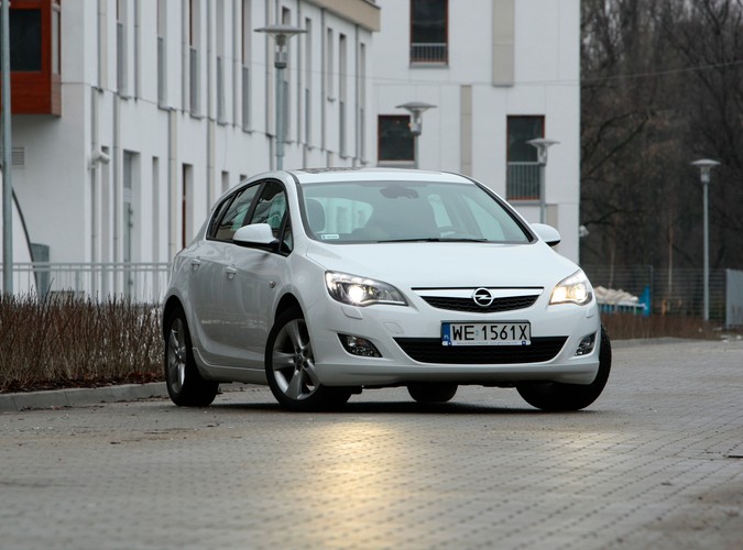 Do redakcji trafiła biała rakieta Opla z turbodoładowanym benzynowym silnikiem 1.4. Oto jak wygląda 140 KM z Gliwic w akcji...
