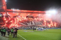 Policja uratowała życie kibicowi Legii Warszawa [WIDEO]