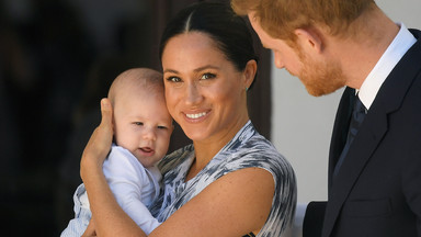 Według królewskich dokumentów Meghan i Harry długo nie mieli do niego praw. Archie skończył rok