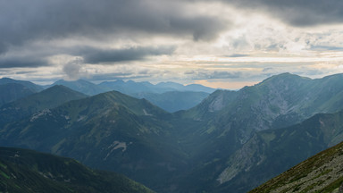 Ostrzeżenie przed burzami z gradem i silnym wiatrem w Tatrach