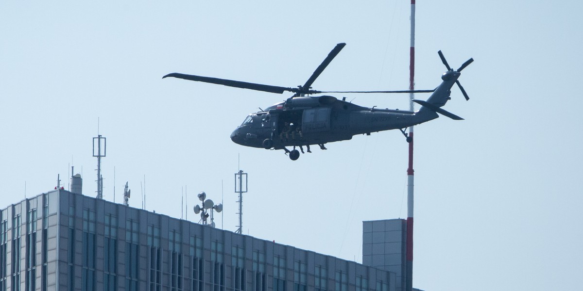 Black Hawk krążył nisko nad Warszawą. 