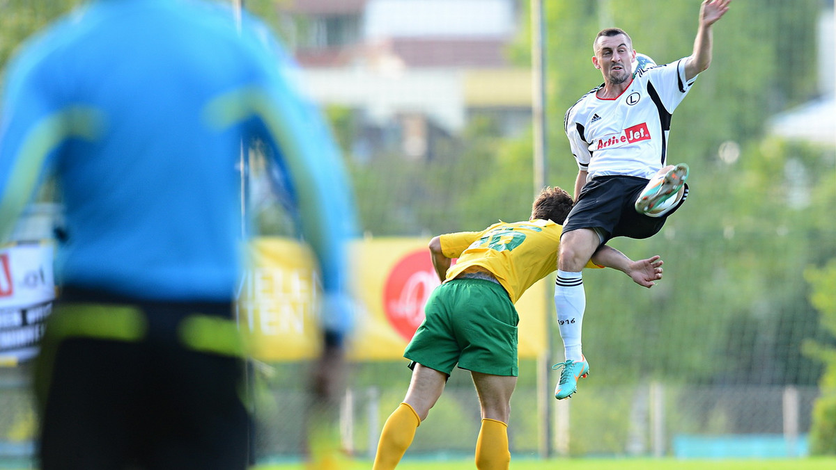 Legia Warszawa zremisowała z MSK Żylina 1:1 (0:0) w swoim pierwszym sparingowym spotkaniu na zgrupowaniu w miejscowości Bad Zell w Austrii. Gola dla legionistów zdobył Tomasz Jodłowiec, a w barwach ekipy ze stolicy zagrali m.in. Raul Bravo i Henrik Ojamaa.