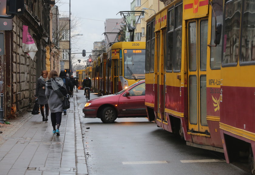 Tramwaj zablokował skrzyżowanie 