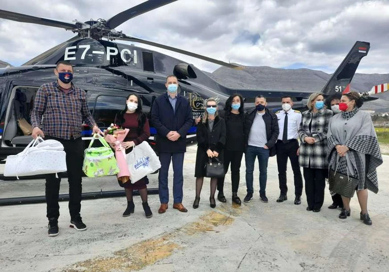 Blizanci kući stigli helikopterom
