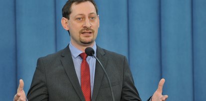 NIESMACZNE! Poseł Palikota już szydzi z papieża