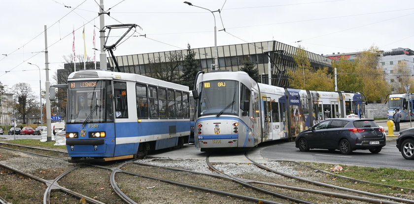 Skandal we wrocławskim MPK! Pasażerka oskarża kontrolerkę. "Szarpała mnie, wyzywała i uderzyła. Ciągle jestem w szoku"