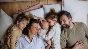 Rodzice zyskali 15 dodatkowych tygodni urlopu. Uzupełniający urlop macierzyński nie tylko dla rodziców wcześniaków