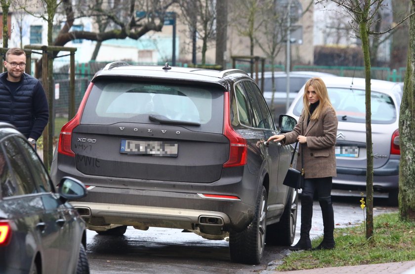 Kasia Tusk przyjechała do rodziców brudnym samochodem