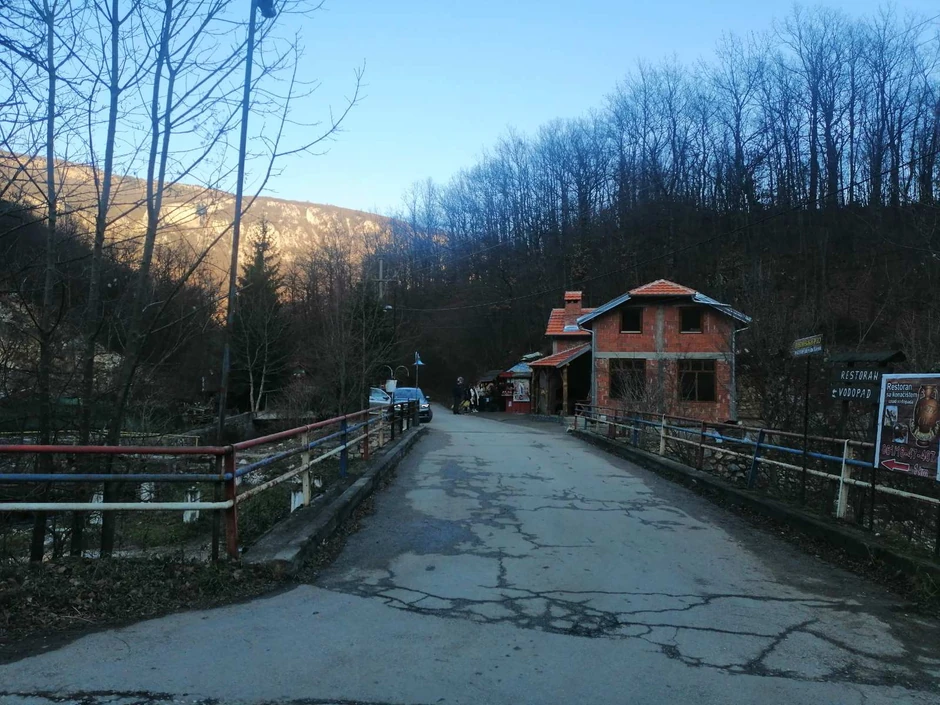 Potraga je išla u nekoliko pravaca od mesta Lisine 