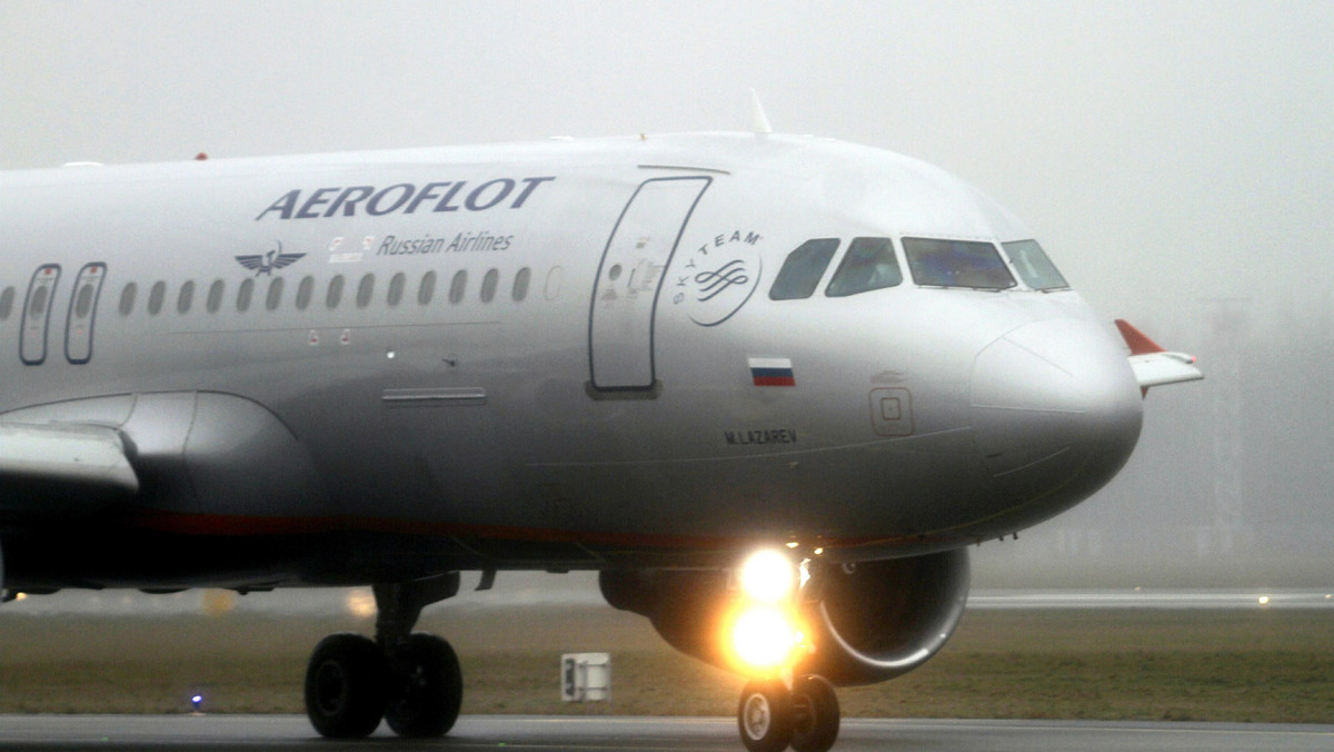 Rosyjskie ministerstwo transportu poinformowało w sobotę, że Moskwa będzie żądać od Wielkiej Brytanii oficjalnego wyjaśnienia przyczyn przeszukania samolotu rosyjskich linii lotniczych Aerofłot, którego dokonano wczoraj na londyńskim lotnisku Heathrow.