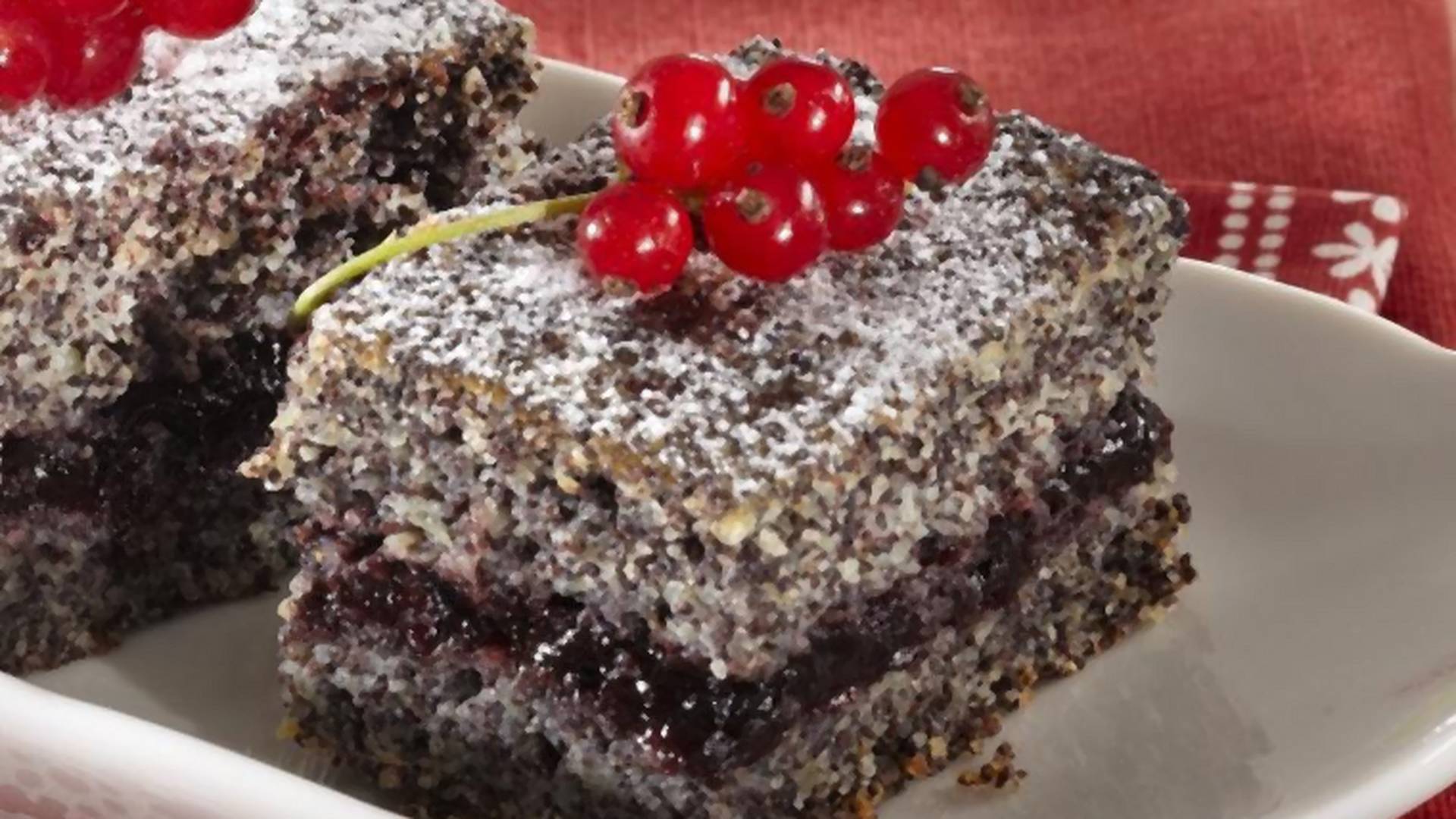 Mak torta - poslastica koja zauzima prvo mesto na listi jesenjih slatkih zalogaja