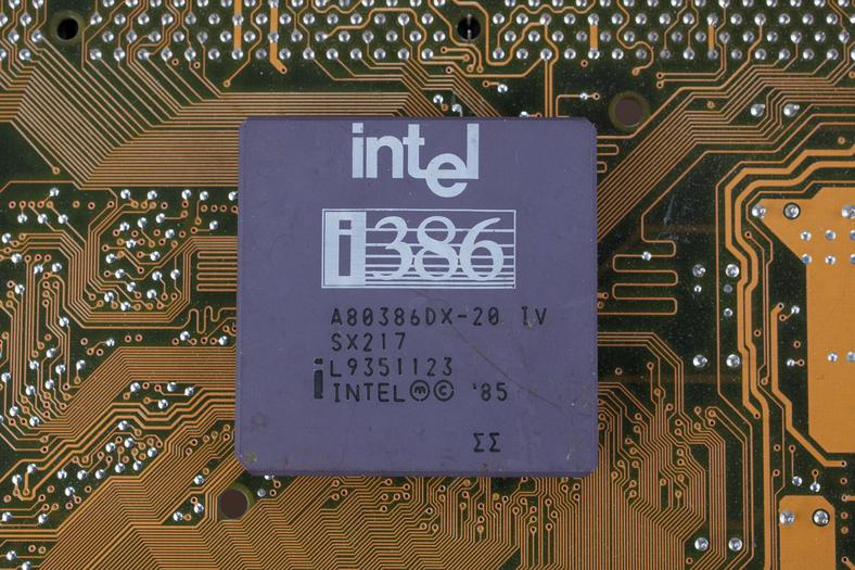 Konsumencka wersja procesora Intel 386 - podobna trafiła do kilku konstrukcji kosmicznych 