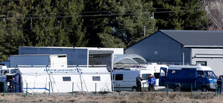 Drugi pilot airbusa nie powinien być w kokpicie. Miał zwolnienie lekarskie