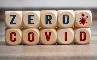 Chiny znoszą kwarantannę dla przyjezdnych. Ostateczny koniec polityki „zero covid”