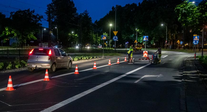 Oznakowanie poziome na ulicach Krakowa miasto odnawia każdego roku