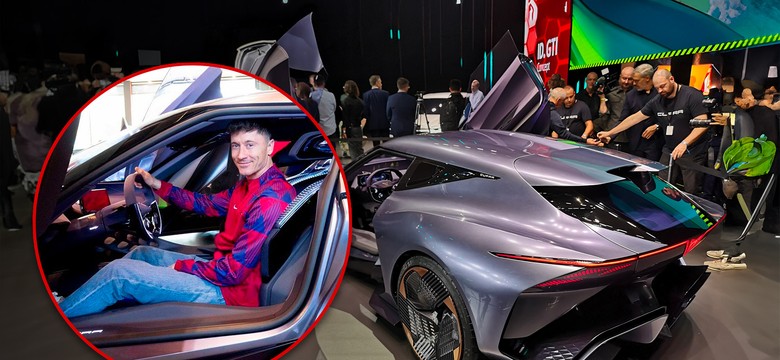 Nowa CUPRA DarkRebel sensacją. Robert Lewandowski za kierownicą