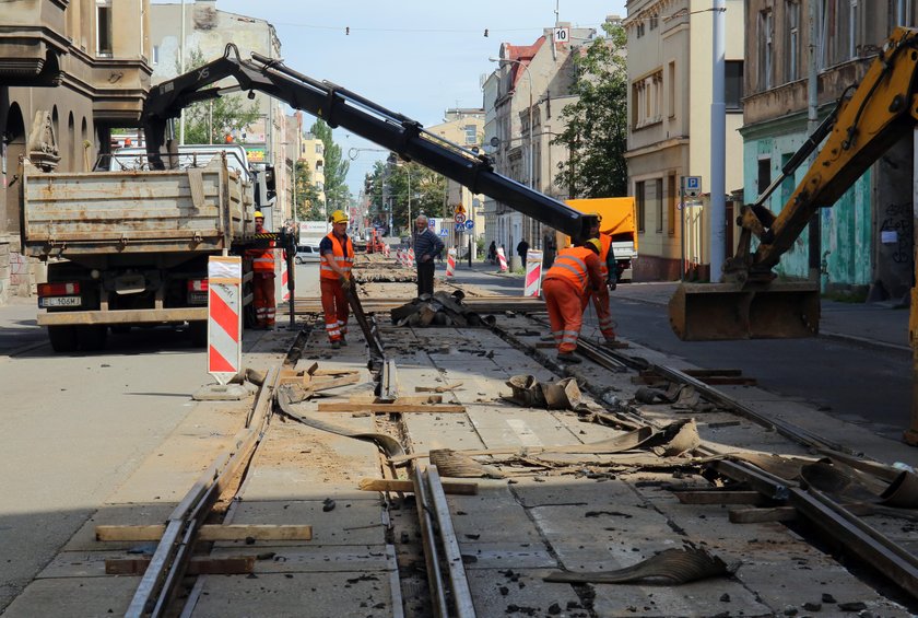 Na Gdańskiej pracownicy MPK pokazali jak remontować drogi w Łodzi