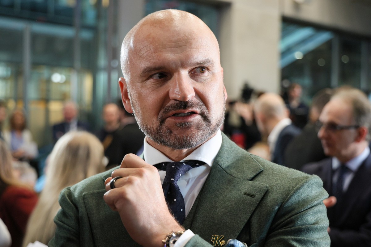 Warszawa, 10.02.2025. Przedsiębiorca Rafał Brzoska podczas wydarzenia "Polska. Rok przełomu" z udz. premiera Donalda Tuska, 10 bm. w siedzibie Giełdy Papierów Wartościowych w Warszawie. (jm) PAP/Paweł Supernak