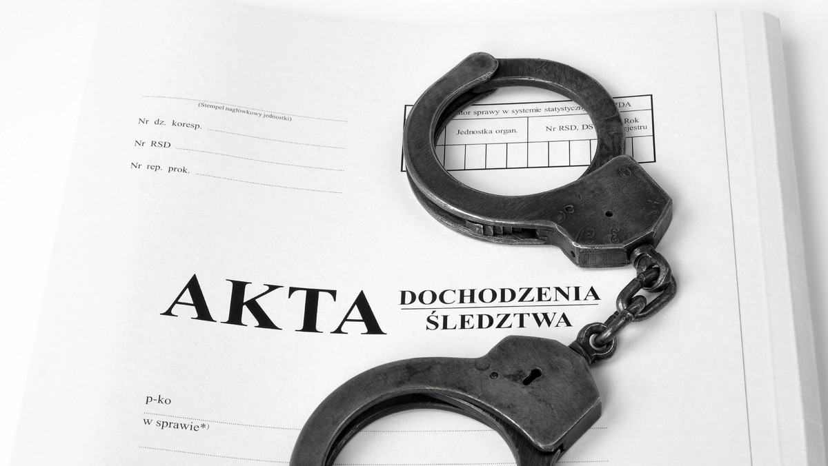 Prokuratura Rejonowa Gdańsk-Oliwa skierowała do sądu akt oskarżenia przeciwko czterem podejrzanym, którzy w październiku zeszłego roku w okrutny sposób dręczyli 18-latka. Wśród oprawców jest też 18-letnia kobieta.