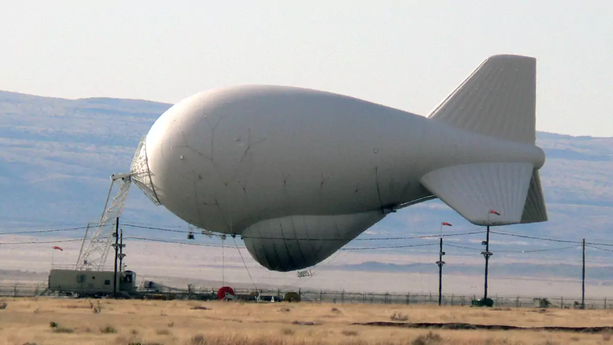 Aerostaty, takie jak na powyższej ilustracji, stosowane są np. przez Stany Zjednoczone już od lat 80. XX wieku