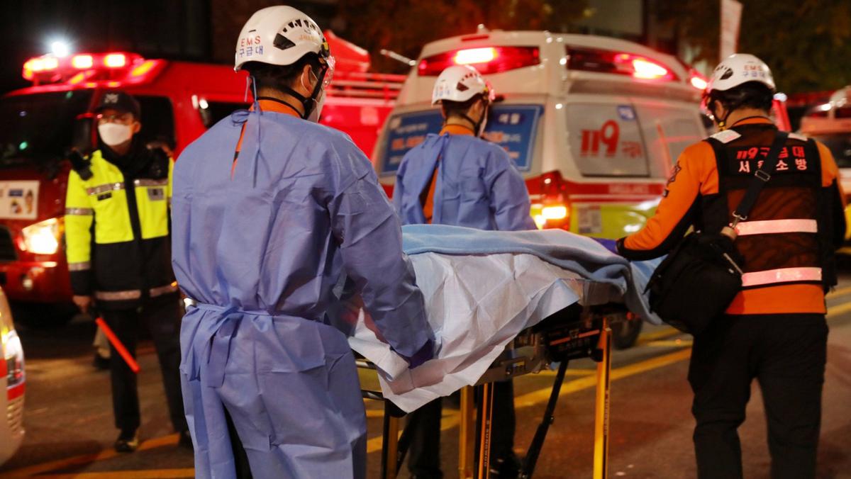 Ratownicy na miejscu tragedii w Seulu