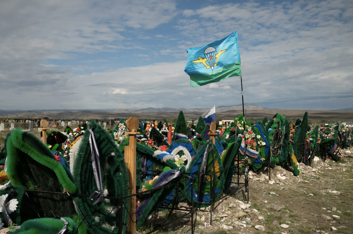 Cmentarz żołnierzy "Czarnej Pantery" z Tuwy zabitych w Ukrainie