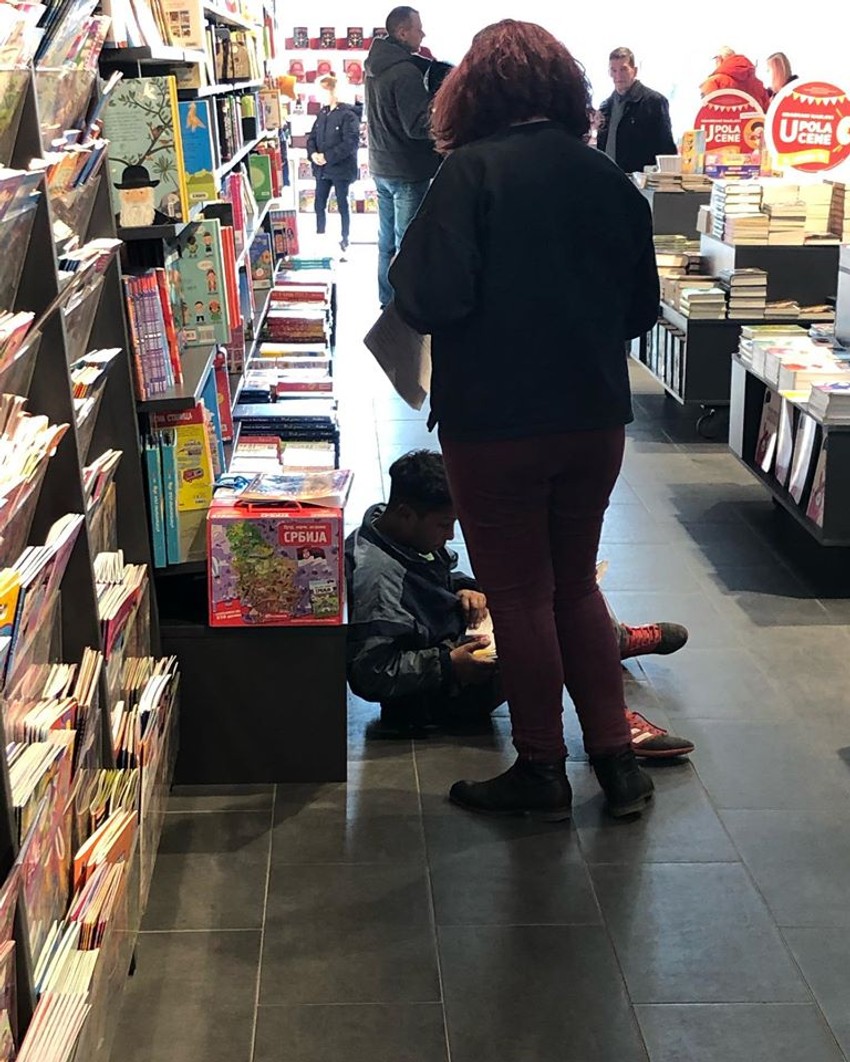 Larisa Mihajlović i dečak (11)