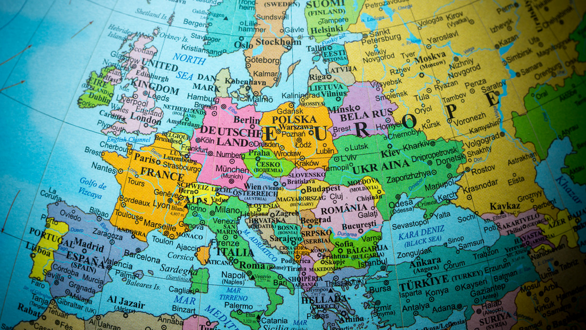Jaka jest najdłuższa rzeka Europy, ile gwiazd liczy flaga UE, gdzie znajdziemy Schody Hiszpańskie - odpowiedz na 17 prostych pytań dotyczących swojego kontynentu i sprawdź swoją wiedzę!