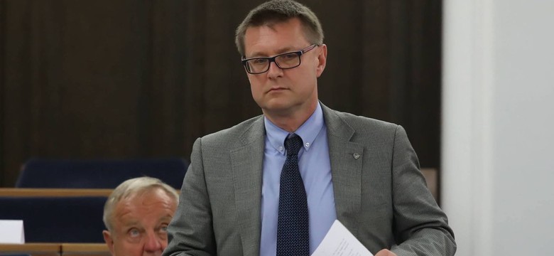 Senator KO ma COVID-19. Nie miał maseczki podczas obrad komisji. "Mądry Dunin po szkodzie"