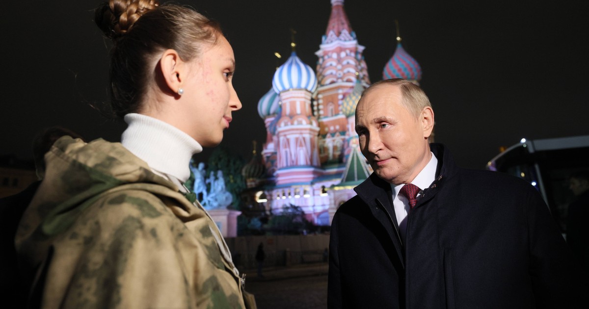 Jak Kreml ściąga młodych na wybory kijem i marchewką. "Szef ma być zadowolony"