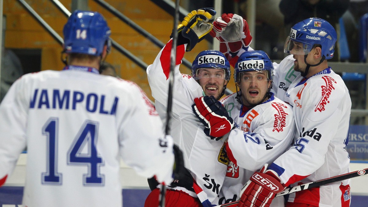 Czeski hokeista Ivan Rachunek, który właśnie został ojcem, dał synowi jedno z imion na cześć swojego zmarłego tragicznie brata - Karela. Były kapitan czeskiej reprezentacji zginął we wrześniu w katastrofie samolotu pasażerskiego Jak-42.