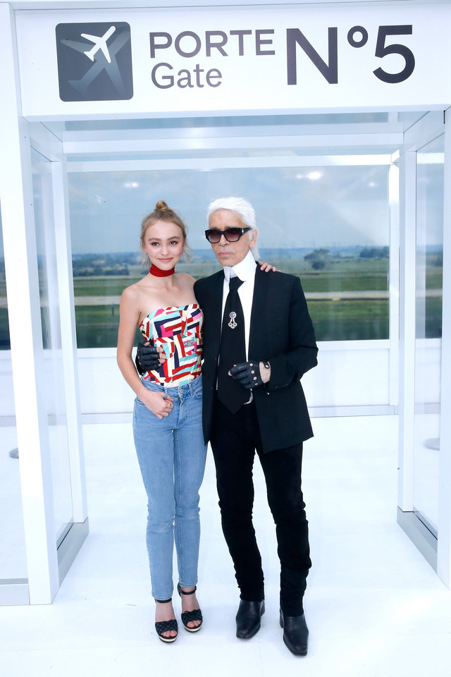 Lily Rose Depp i Karl Lagerfeld w 2015 roku