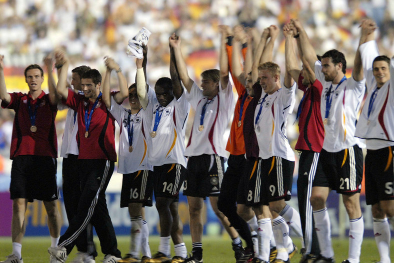 Drużyna reprezentacji Niemiec po zdobyciu trzeciego miejsca na Mistrzostwach Świata w 2006 roku