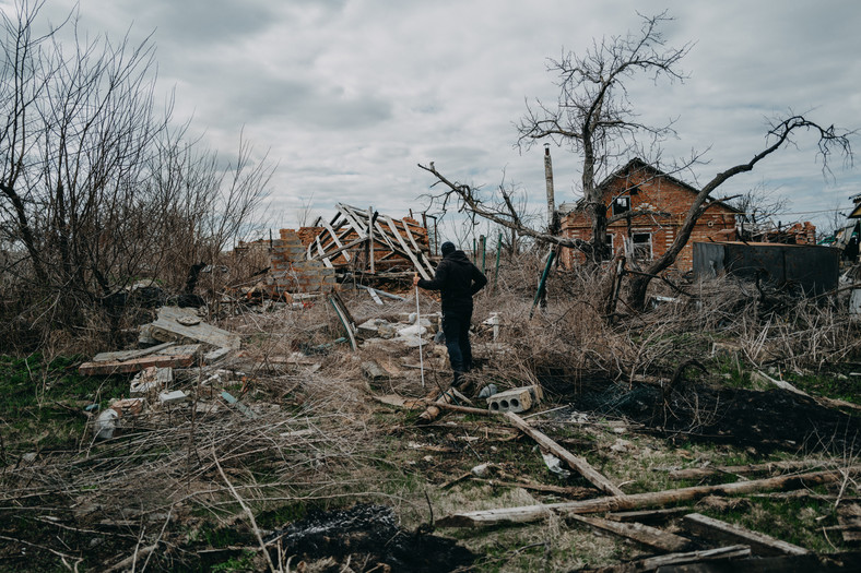 Zniszczona wioska w pobliżu Charkowa, kwiecień 2024 r.
